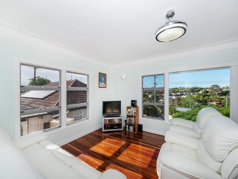 114 Creek Road, Mount Gravatt East QLD 4122