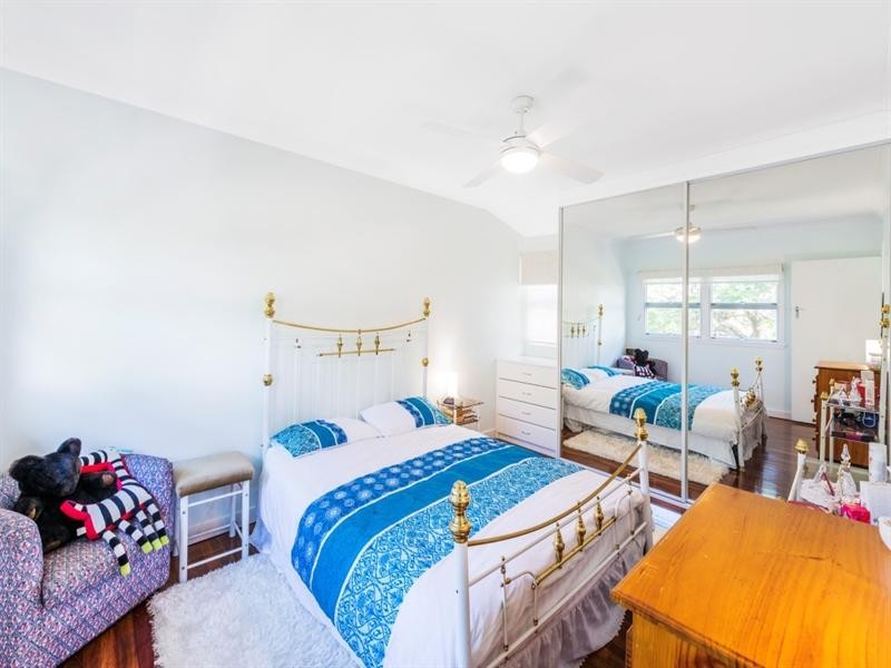 114 Creek Road, Mount Gravatt East QLD 4122