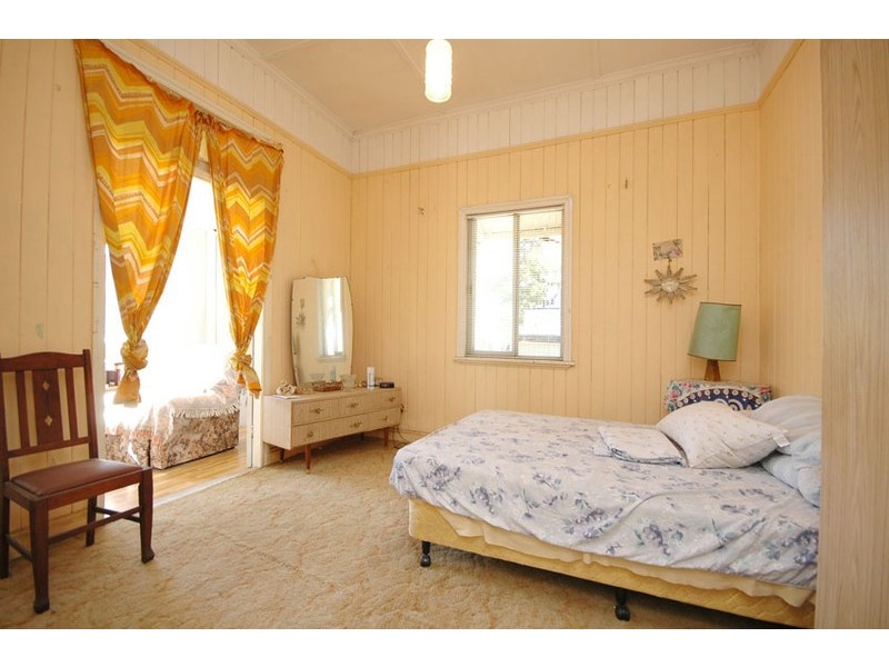 71 Real Avenue, Norman Park QLD 4170