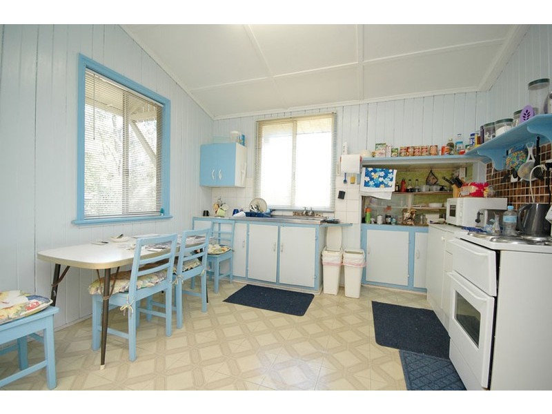 71 Real Avenue, Norman Park QLD 4170