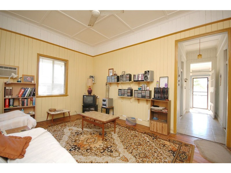 71 Real Avenue, Norman Park QLD 4170