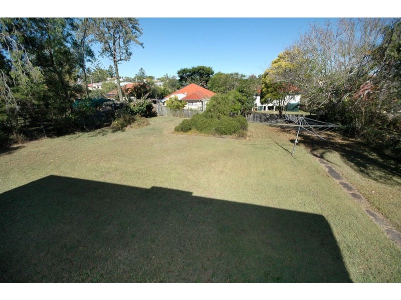 71 Real Avenue, Norman Park QLD 4170