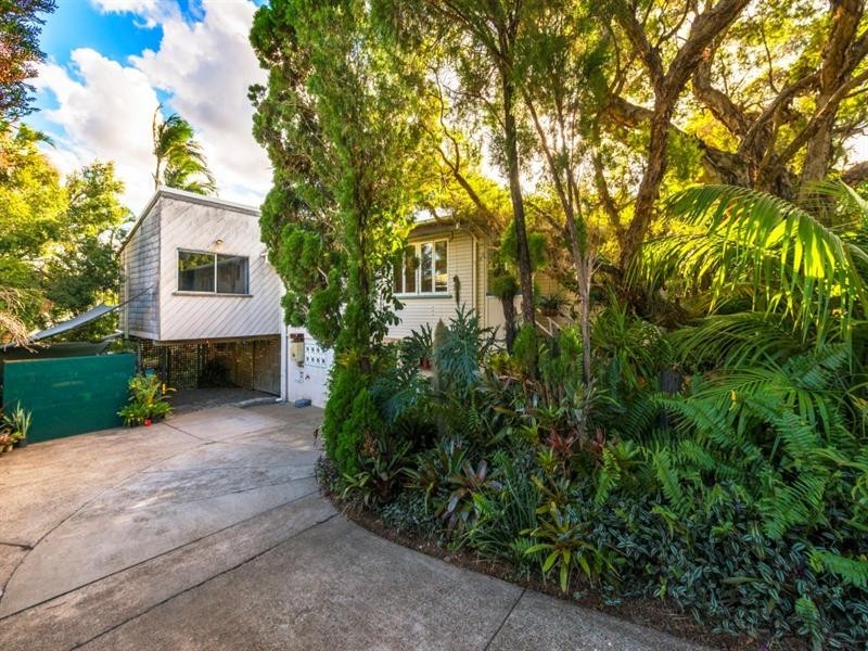 16 Brescia Street, Holland Park West QLD 4121