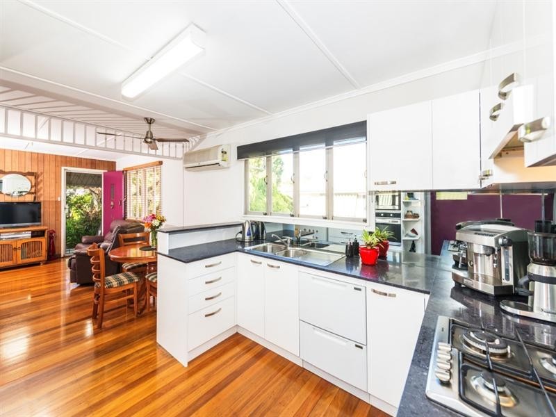 16 Brescia Street, Holland Park West QLD 4121