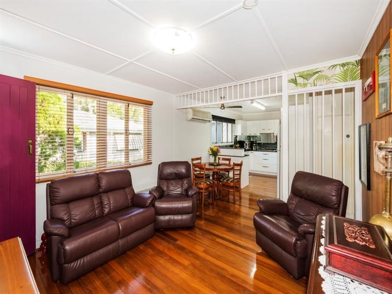 16 Brescia Street, Holland Park West QLD 4121