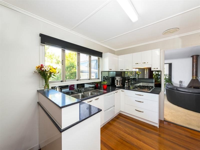 16 Brescia Street, Holland Park West QLD 4121