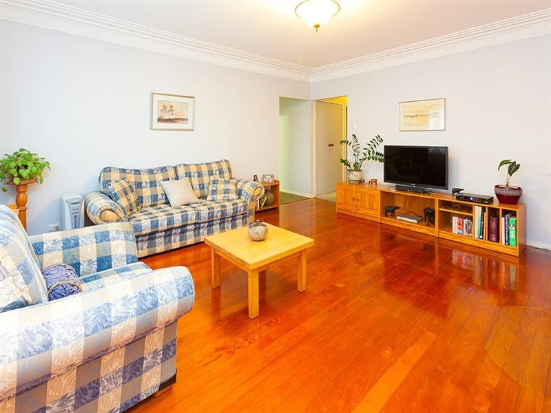 5 Iris Street, Holland Park West QLD 4121