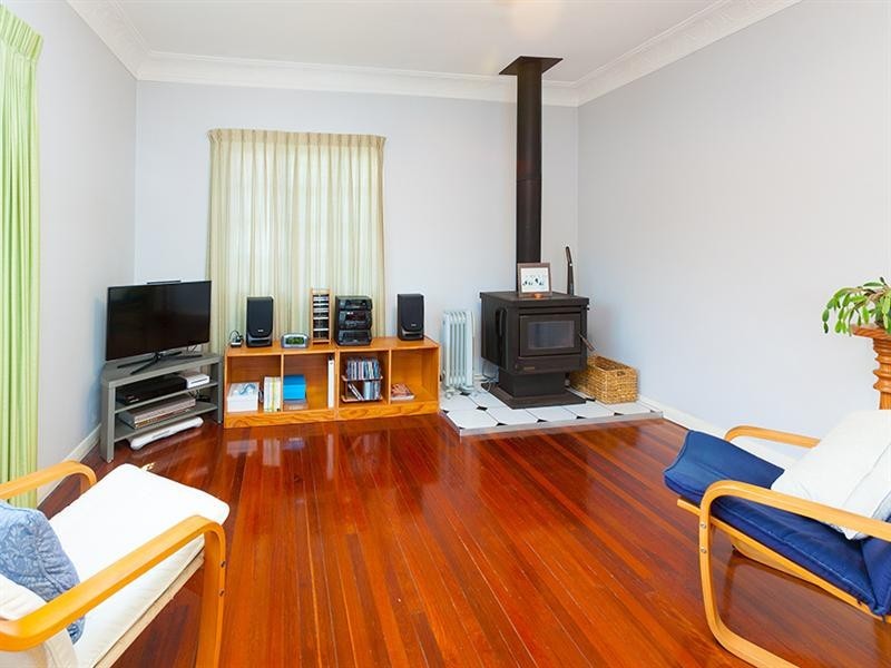 5 Iris Street, Holland Park West QLD 4121