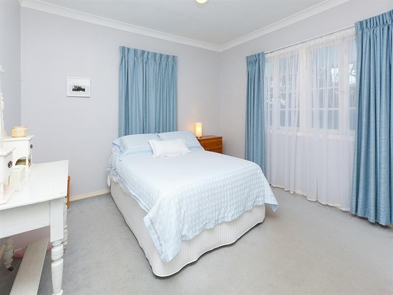 5 Iris Street, Holland Park West QLD 4121