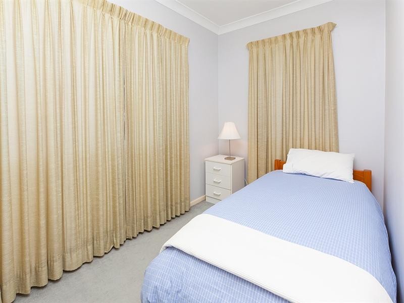 5 Iris Street, Holland Park West QLD 4121