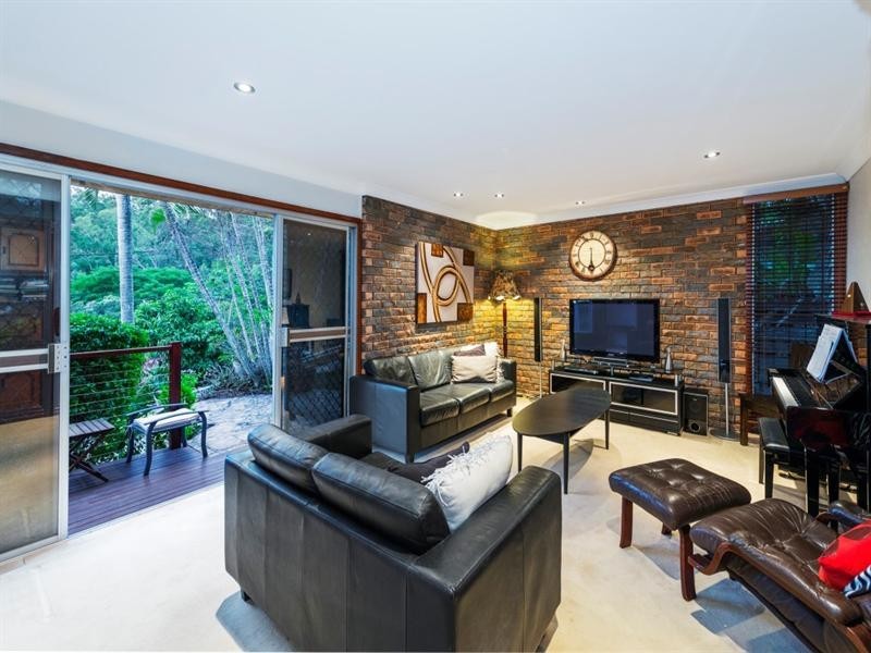 4 Odessa Street, Holland Park West QLD 4121