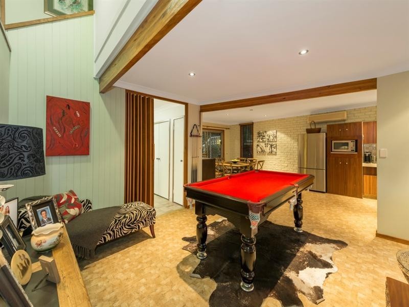 4 Odessa Street, Holland Park West QLD 4121