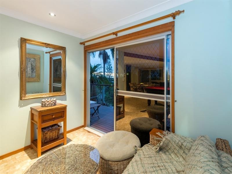 4 Odessa Street, Holland Park West QLD 4121