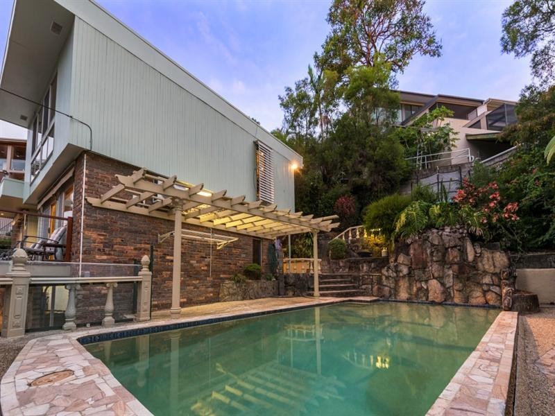 4 Odessa Street, Holland Park West QLD 4121