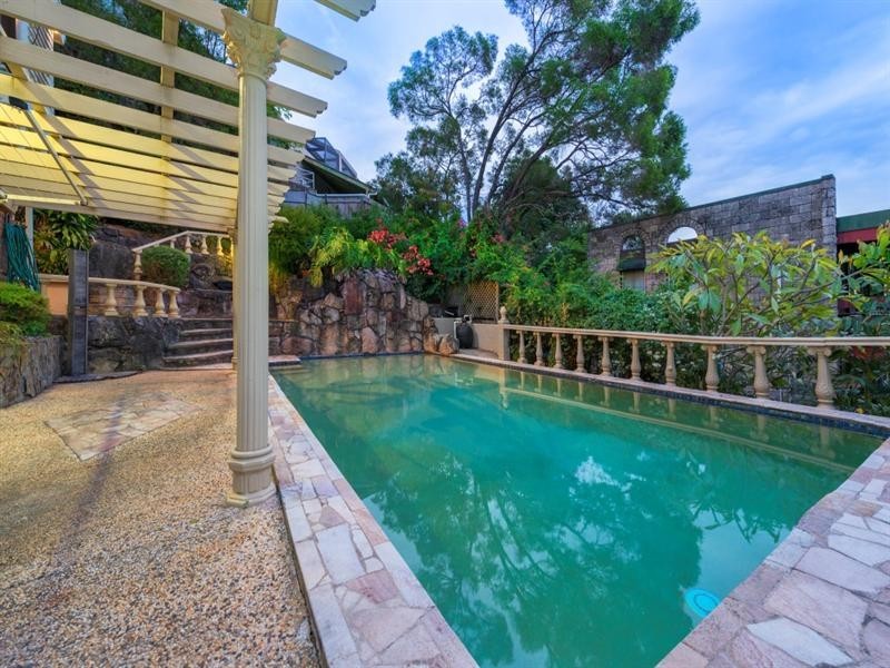 4 Odessa Street, Holland Park West QLD 4121