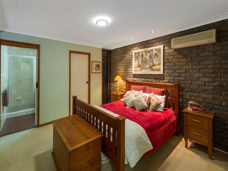 4 Odessa Street, Holland Park West QLD 4121