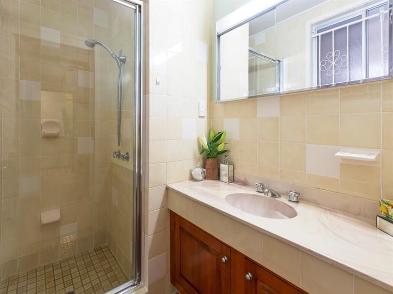 4 Odessa Street, Holland Park West QLD 4121