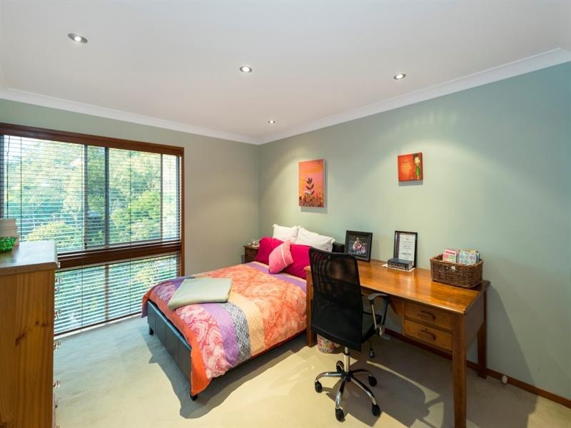 4 Odessa Street, Holland Park West QLD 4121