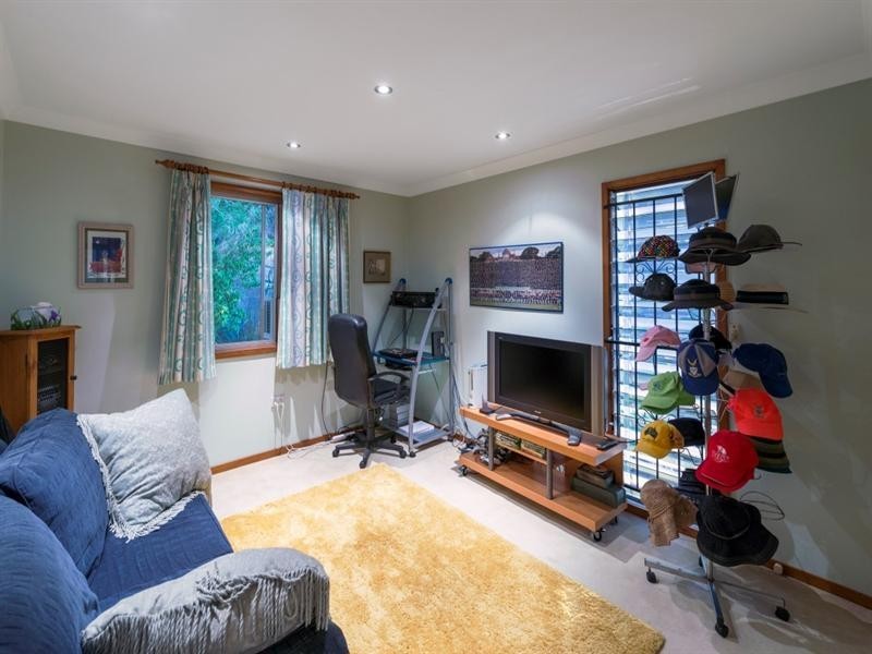 4 Odessa Street, Holland Park West QLD 4121