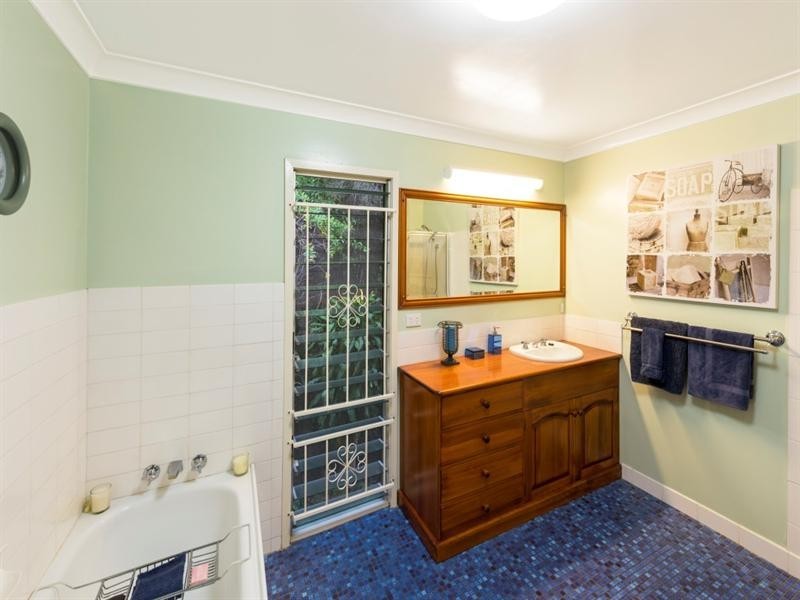 4 Odessa Street, Holland Park West QLD 4121