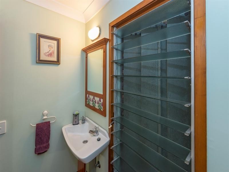 4 Odessa Street, Holland Park West QLD 4121