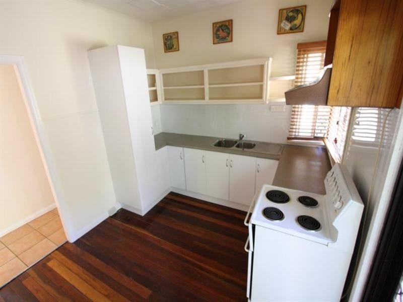42 Palm Avenue, Holland Park West QLD 4121