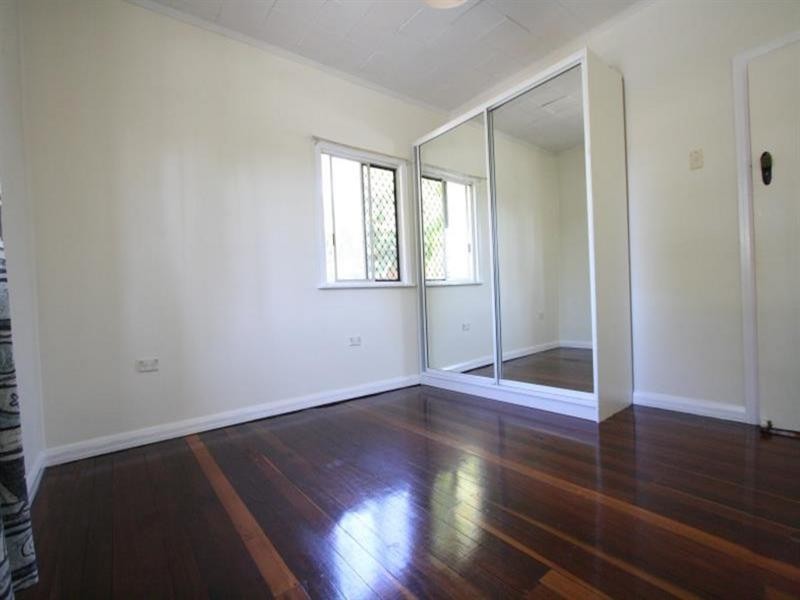 42 Palm Avenue, Holland Park West QLD 4121