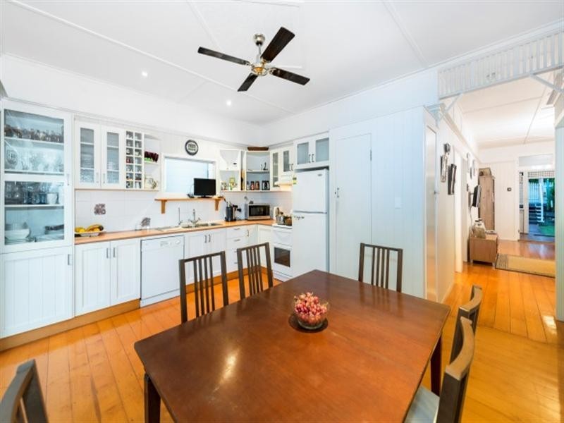 22 Oxley Drive, Holland Park QLD 4121