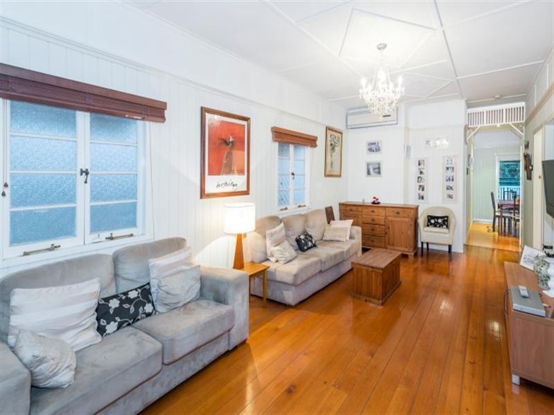 22 Oxley Drive, Holland Park QLD 4121