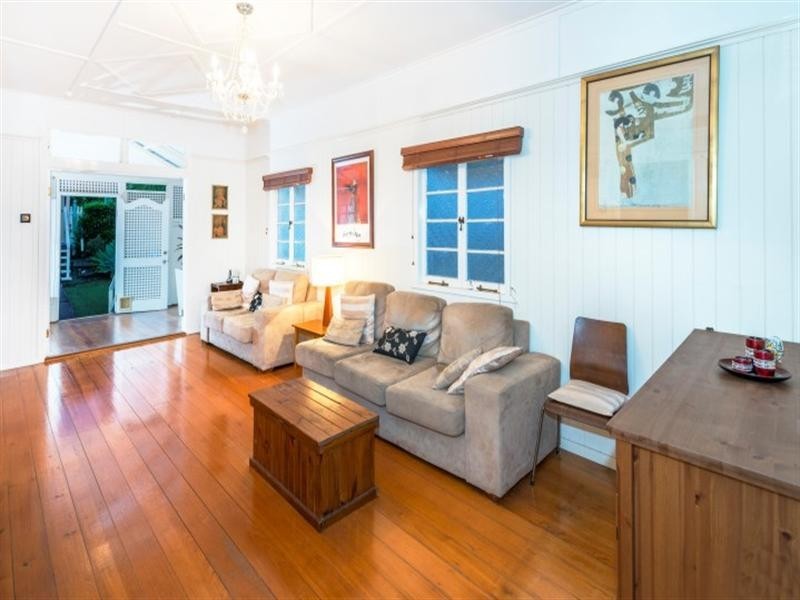 22 Oxley Drive, Holland Park QLD 4121