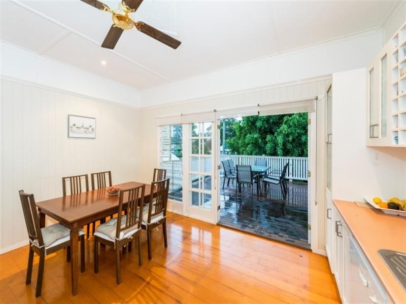 22 Oxley Drive, Holland Park QLD 4121