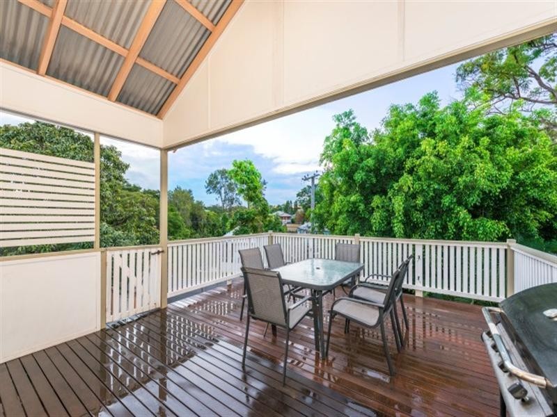 22 Oxley Drive, Holland Park QLD 4121