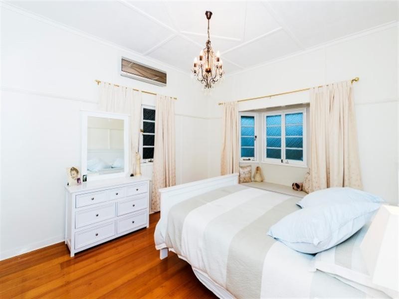 22 Oxley Drive, Holland Park QLD 4121