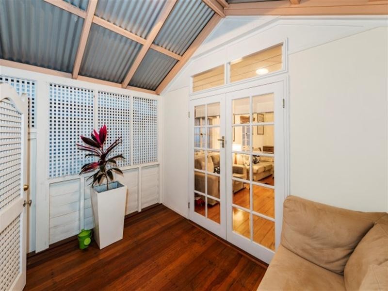 22 Oxley Drive, Holland Park QLD 4121