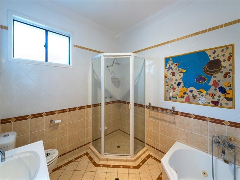 66 Galsworthy Street, Holland Park West QLD 4121