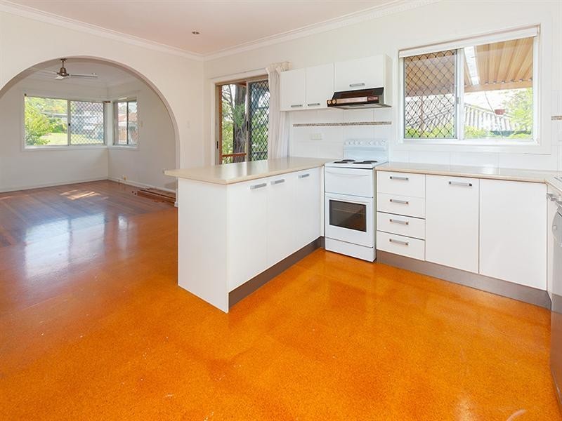 147 Nursery Road, Holland Park West QLD 4121