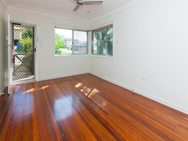 147 Nursery Road, Holland Park West QLD 4121