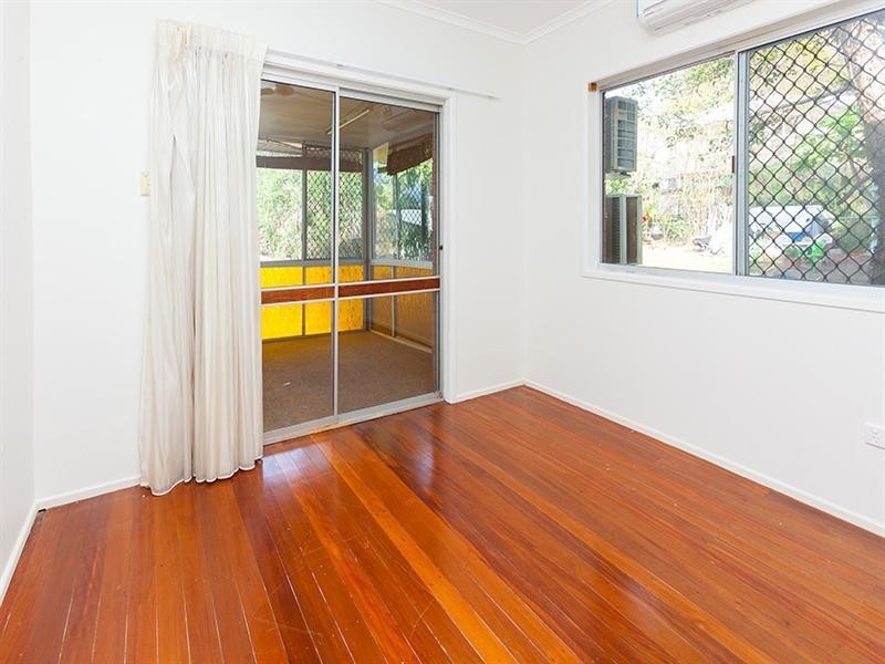 147 Nursery Road, Holland Park West QLD 4121