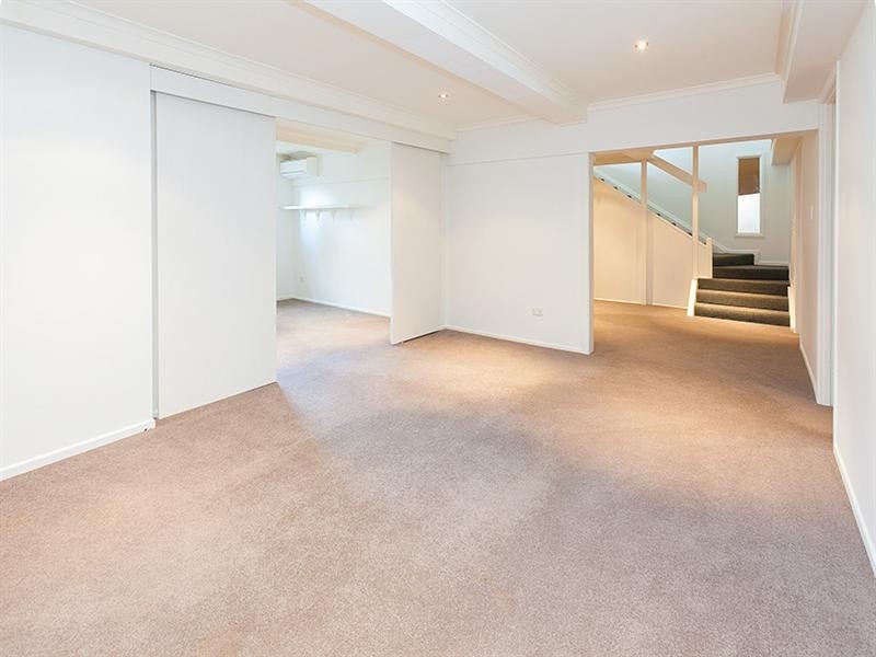 147 Nursery Road, Holland Park West QLD 4121