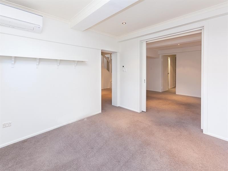147 Nursery Road, Holland Park West QLD 4121