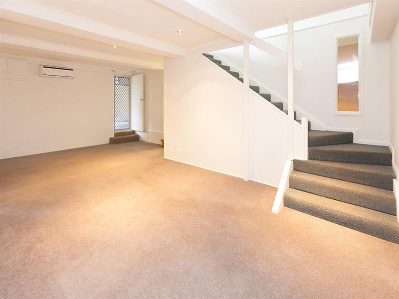147 Nursery Road, Holland Park West QLD 4121