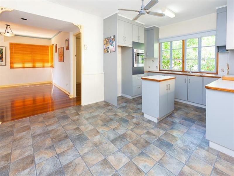 31 Steele Street, Holland Park QLD 4121