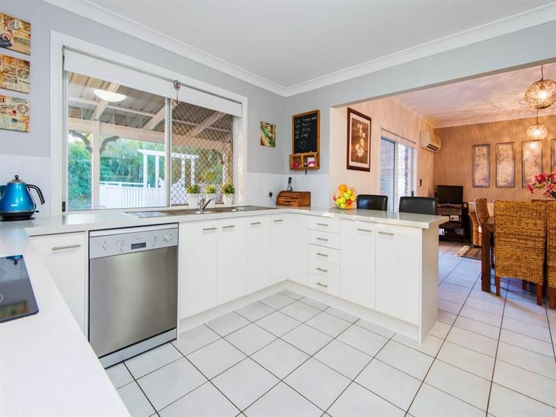 14 Blue Grass Crescent, Eight Mile Plains QLD 4113
