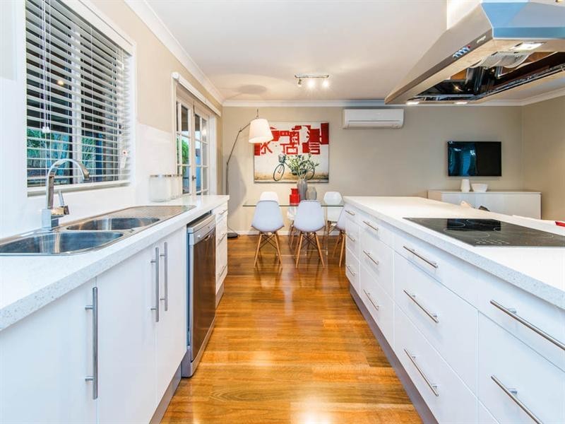 7 Stonyfell Court, Holland Park QLD 4121