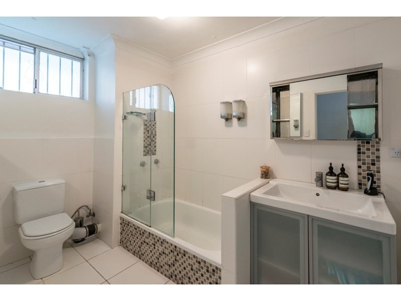 2/117 Chatsworth Road, Coorparoo QLD 4151