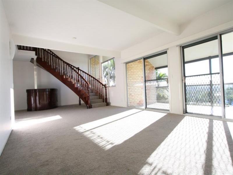 54 Kneale Street, Holland Park West QLD 4121