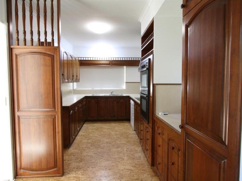 54 Kneale Street, Holland Park West QLD 4121