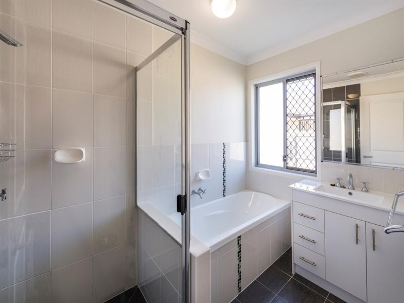 24 GRIFFEN Place, Crestmead QLD 4132