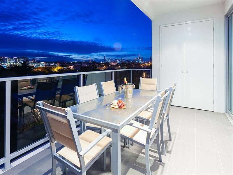 16/28 Carl Street, Woolloongabba QLD 4102