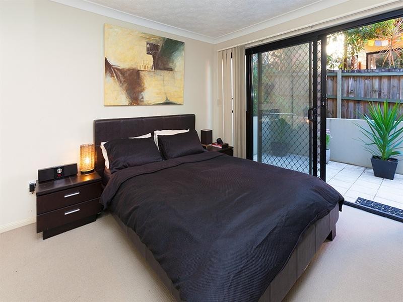 2/23 Crest Street, Mount Gravatt East QLD 4122